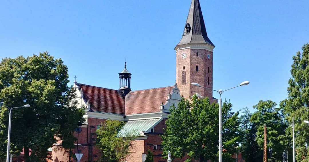 Ile się daje na mszę za zmarłego? Sprawdź typowe ofiary w parafiach