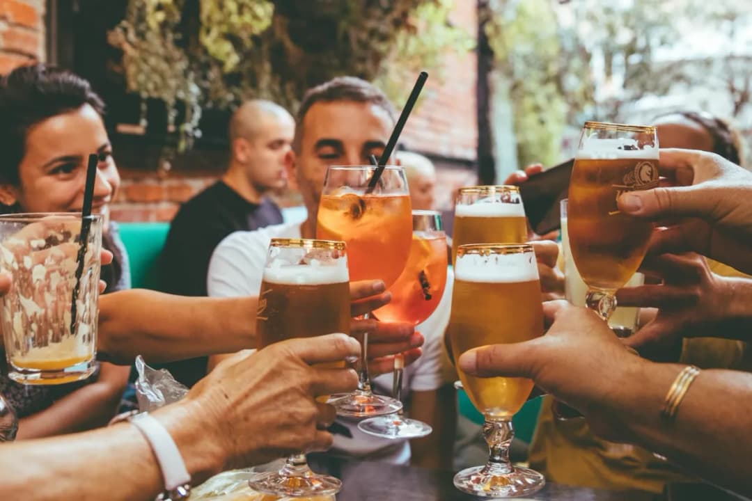 Czy picie alkoholu to grzech ciężki? Odkryj prawdę o moralności