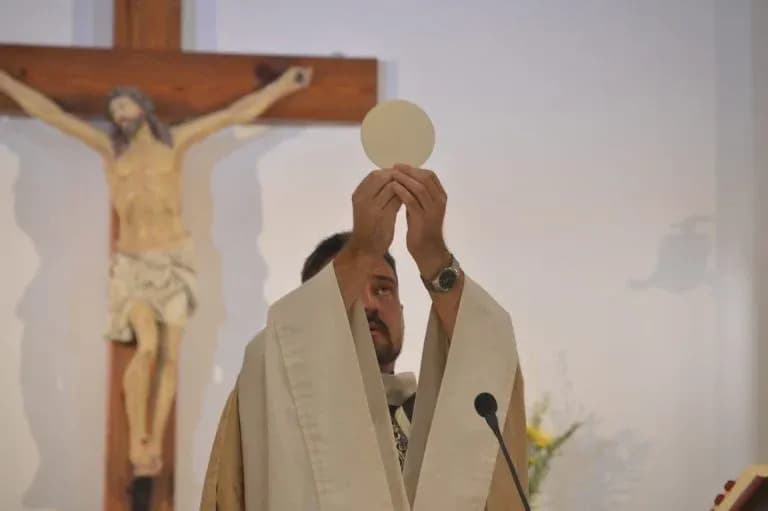 Czy msza 11 listopada jest obowiązkowa? Sprawdź, co musisz wiedzieć