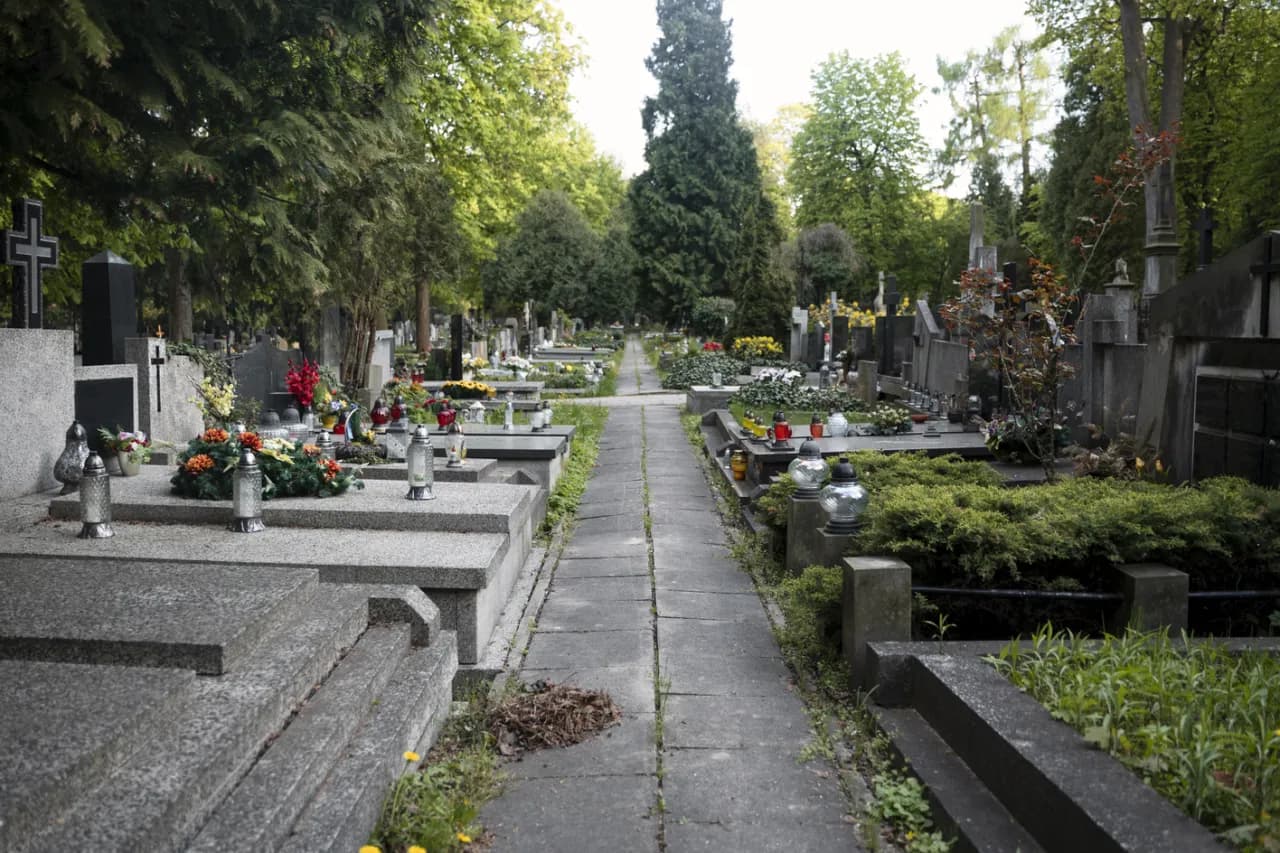 Ile kosztuje kwatera na cmentarzu? Ceny w różnych miastach Polski