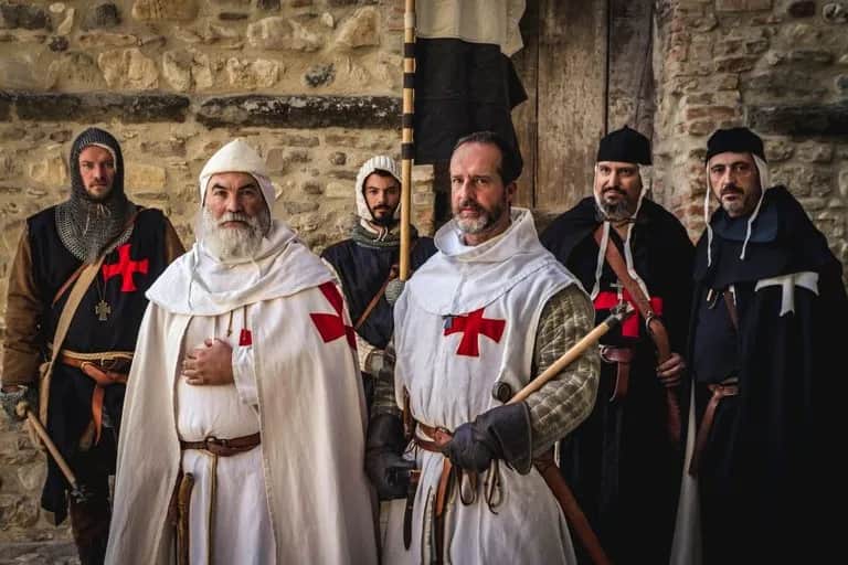 Kto założył zakon templariuszy i jak wpłynął na historię?