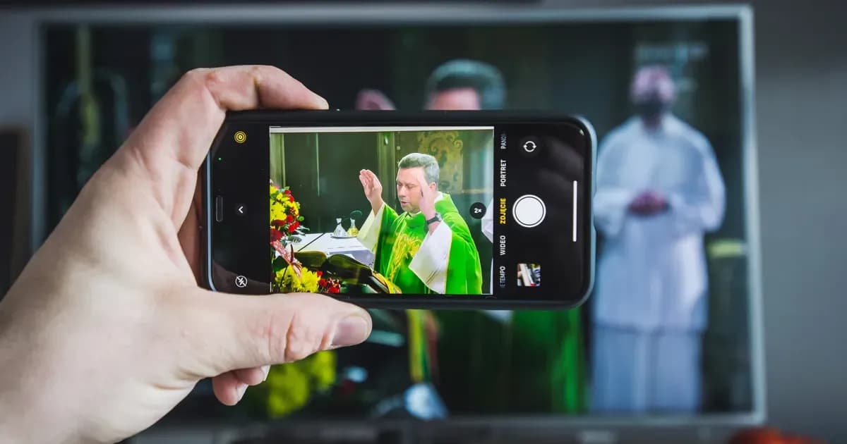 Czy msza online jest ważna? Sprawdź, co mówi Kościół o tym.