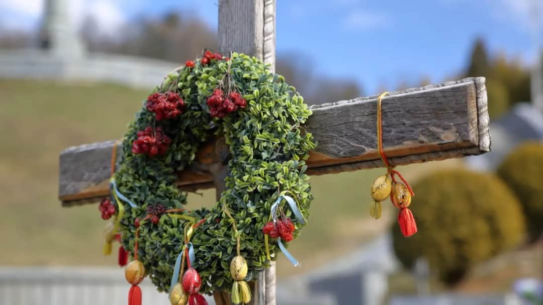 Jak zrobić stroik wielkanocny na cmentarz, aby uczcić bliskich