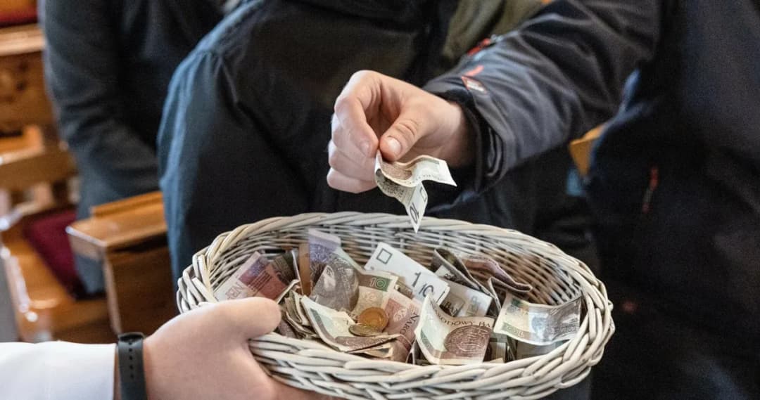 Ile zarabia organista w kościele? Zaskakujące fakty o wynagrodzeniach