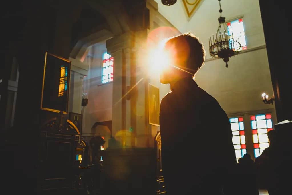 Czy msza w telewizji jest ważna? Odkryj jej znaczenie dla wiernych