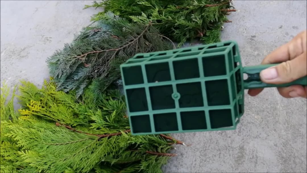 Jak zrobić stroik ze świerku na cmentarz, aby uczcić bliskich