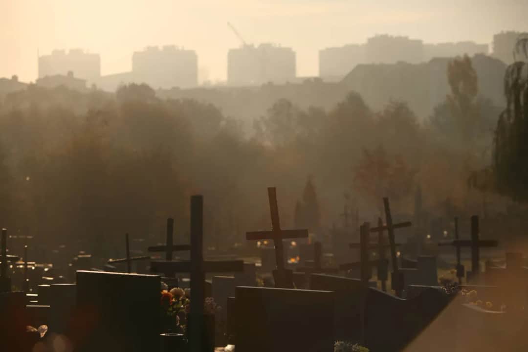 Jak dojechać na cmentarz Batowice w Krakowie - proste trasy i wskazówki