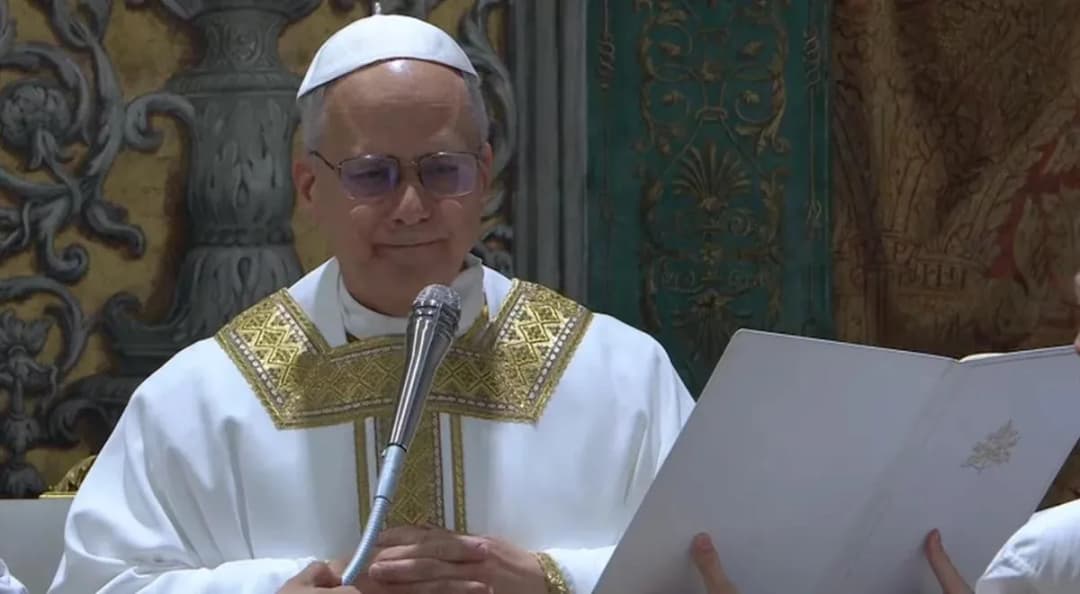 Kim jest osoba, która odprawia mszę świętą i jakie ma znaczenie?