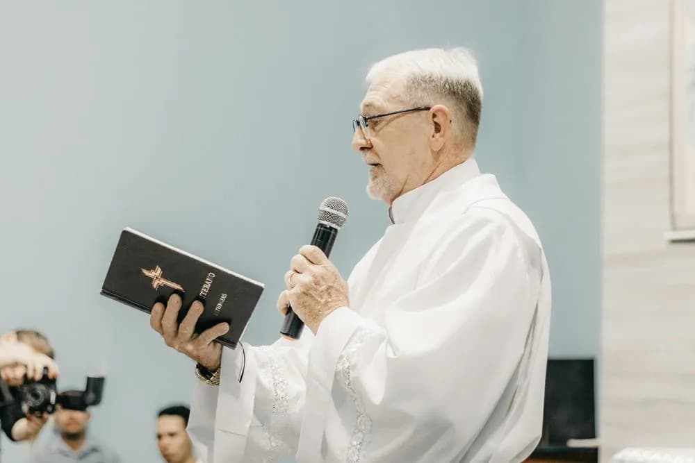 Jak czytać czytanie w kościele i uniknąć stresu podczas wystąpienia