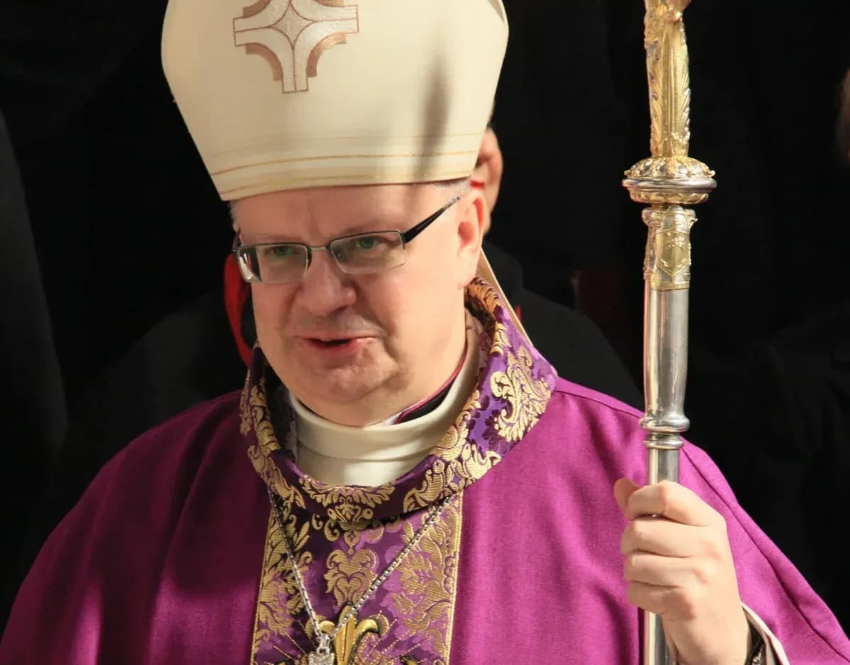 Jak wygląda biskup? Poznaj tajemnice jego stroju i symboli