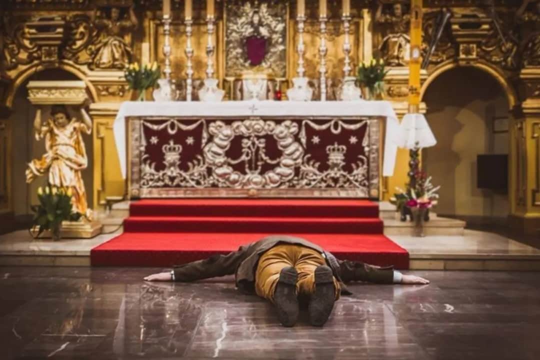 Jak się modlić modlitwą uniżenia - krok po kroku do duchowego pokoju