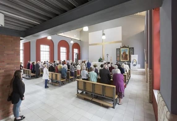 Opuszczenie niedzielnej mszy świętej – czy to naprawdę grzech?